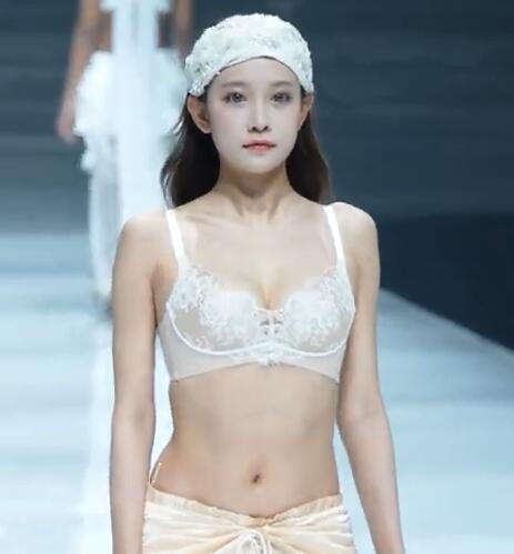 2025深圳SIUF开幕大秀｜安莉芳压轴内衣秀：未来科技感Bodywear首秀